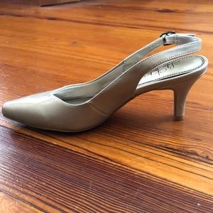 Life Stride champagne pumps size 8